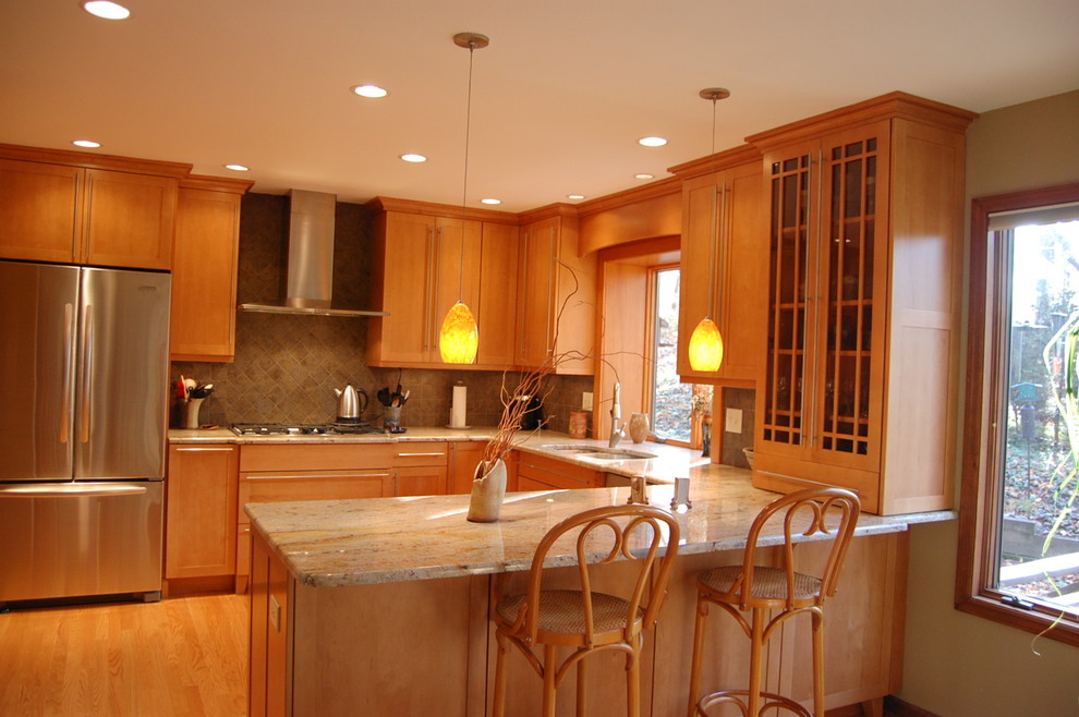 Kitchen - transitional kitchen idea in Wilmington