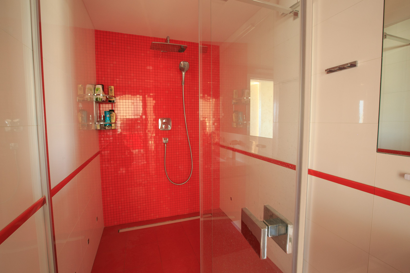 Переделка технического помещения в жилую зону - площадь - 140 м2