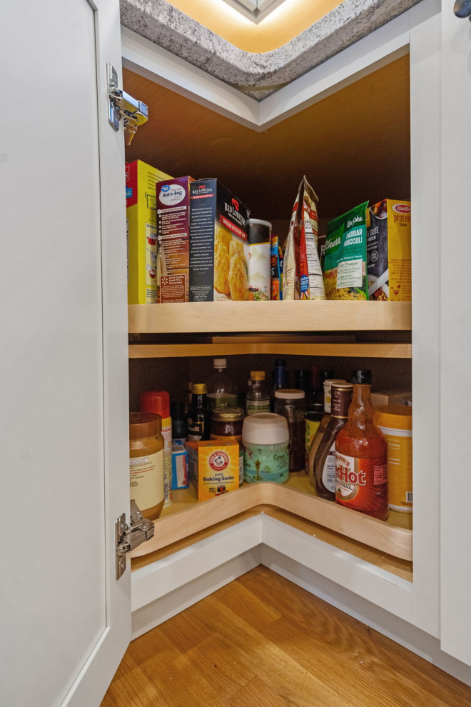 Example of a transitional kitchen design in Boston
