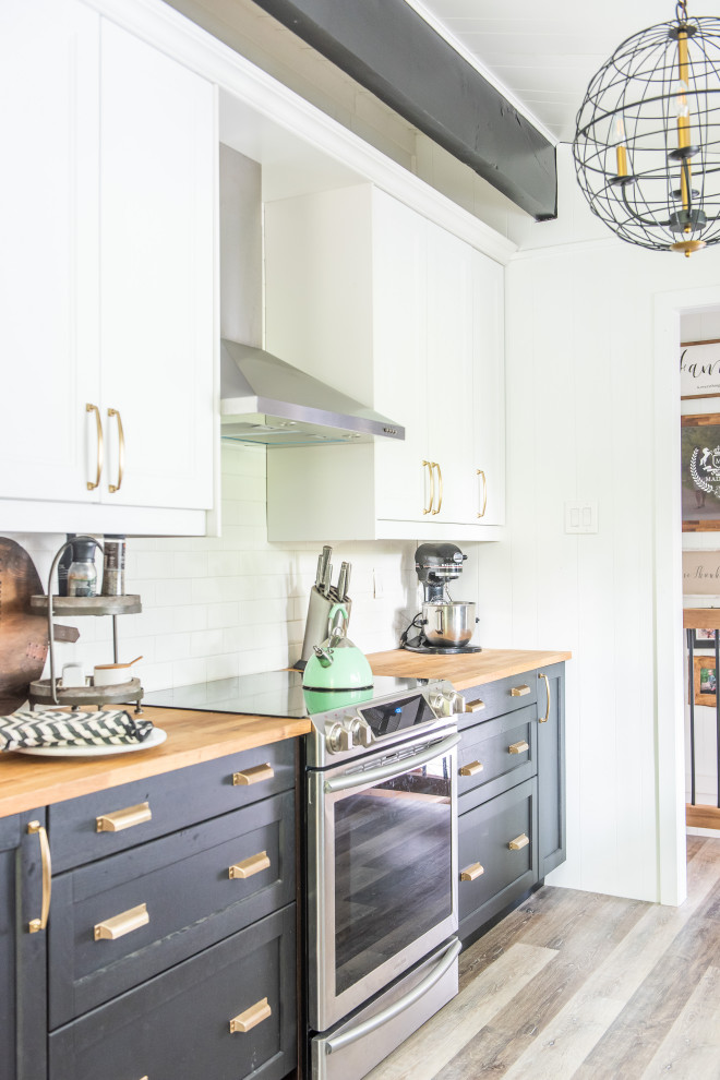 Home design - transitional home design idea in Toronto