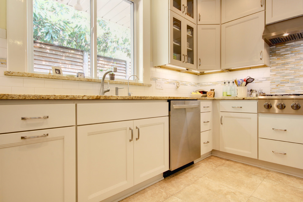 Kitchen - transitional kitchen idea in Miami