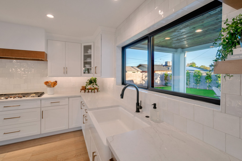 Transitional kitchen photo in Phoenix