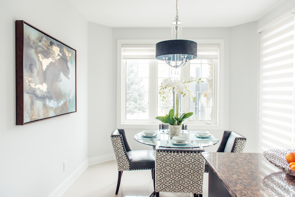 Example of a transitional home design design in Toronto
