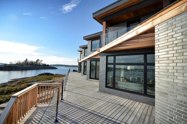 Modern Georgian Bay Cottage coastal-deck