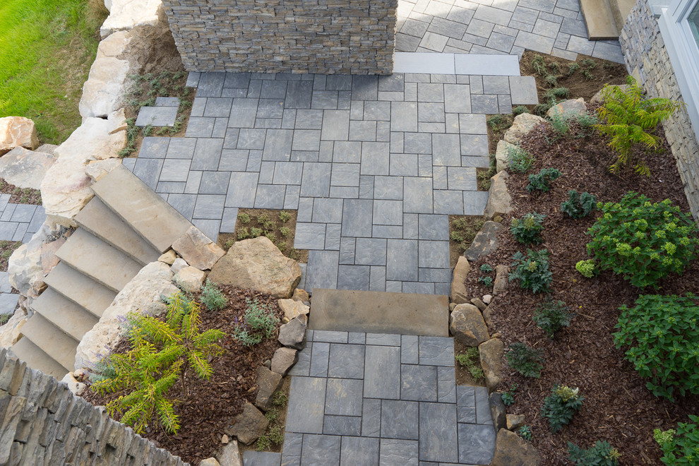 Design ideas for a large transitional partial sun front yard mulch garden path.