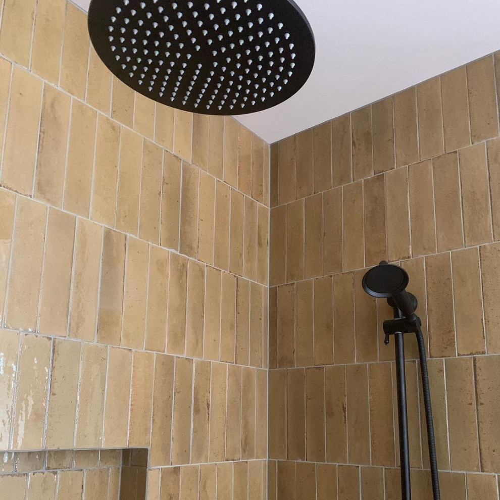 This is an example of a country bathroom in Melbourne.