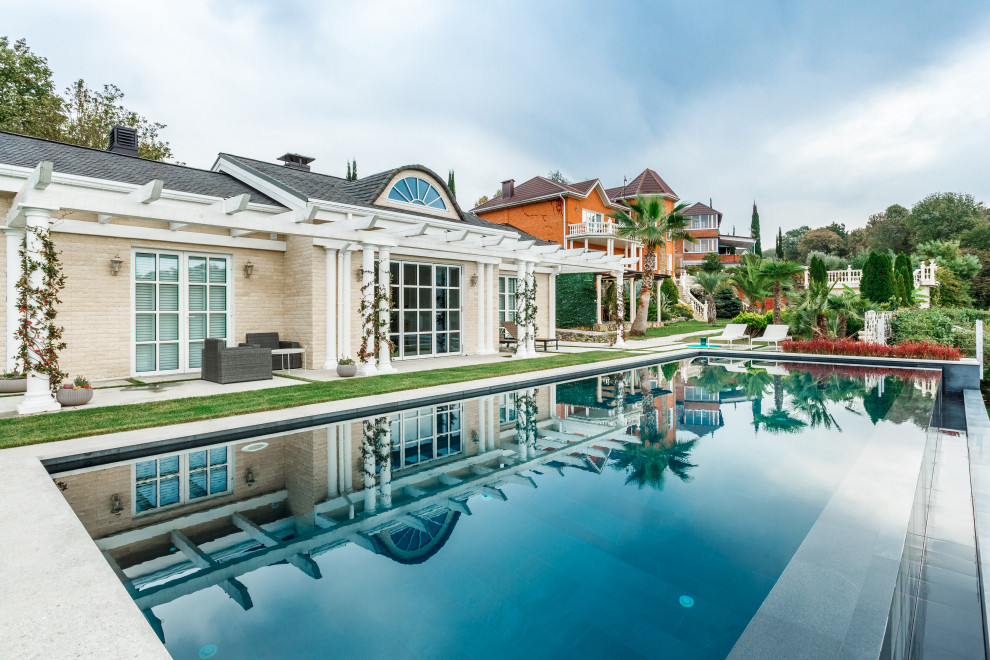 Бассейн переливного типа •Infinity• в Сочи.