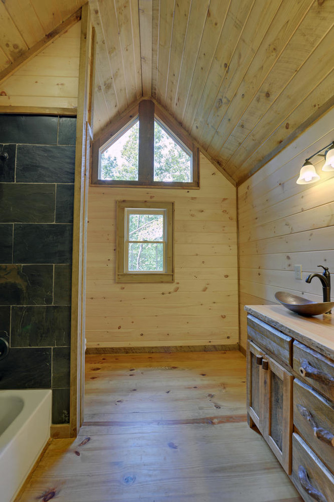 Inspiration for a rustic home design remodel in Atlanta