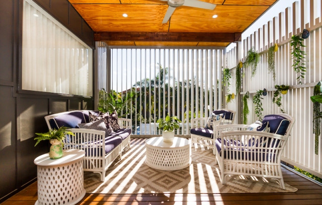 Inner city living - Tenerrife House tropical-balcony