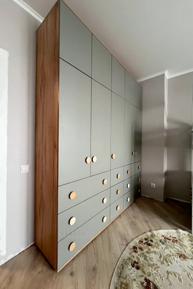 Распашные шкафы