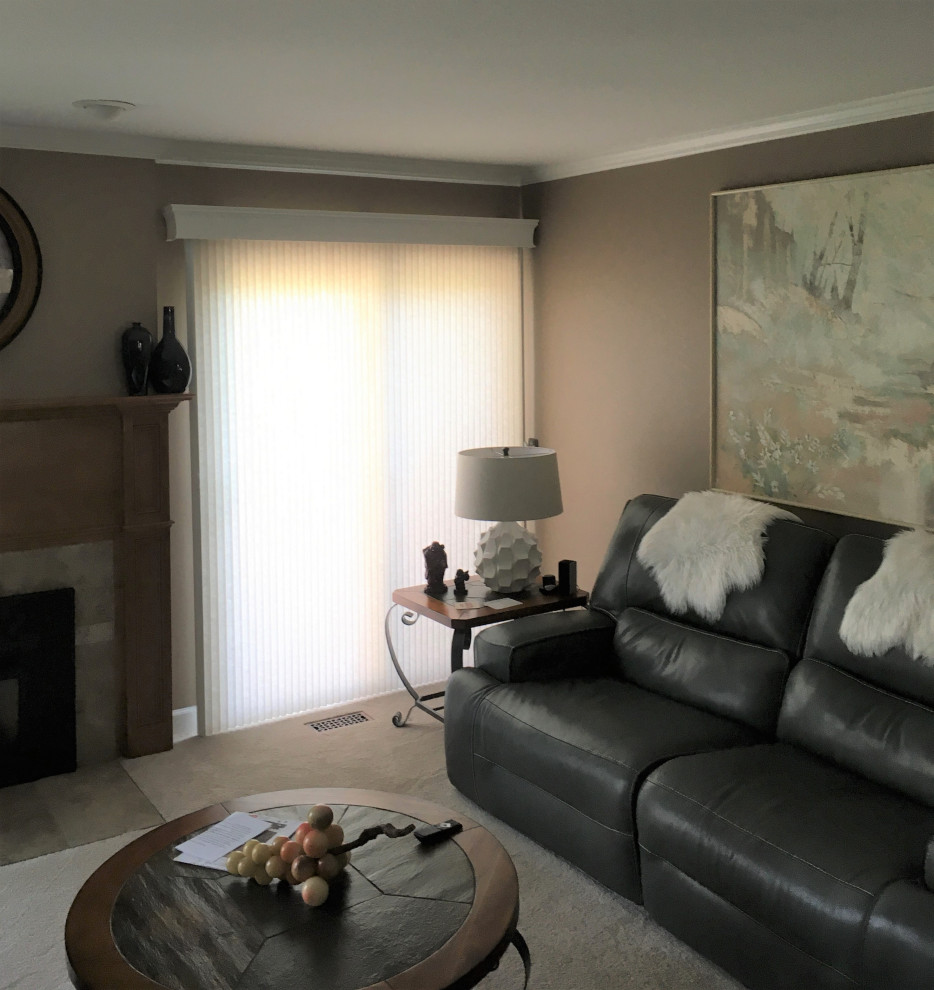 Example of a family room design in Detroit
