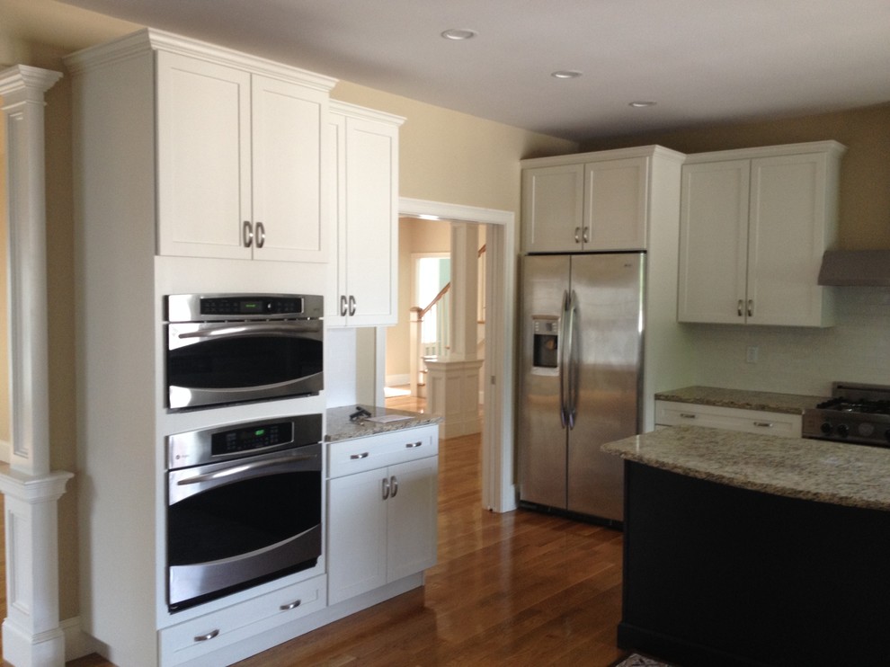 Kitchen - transitional kitchen idea in Boston