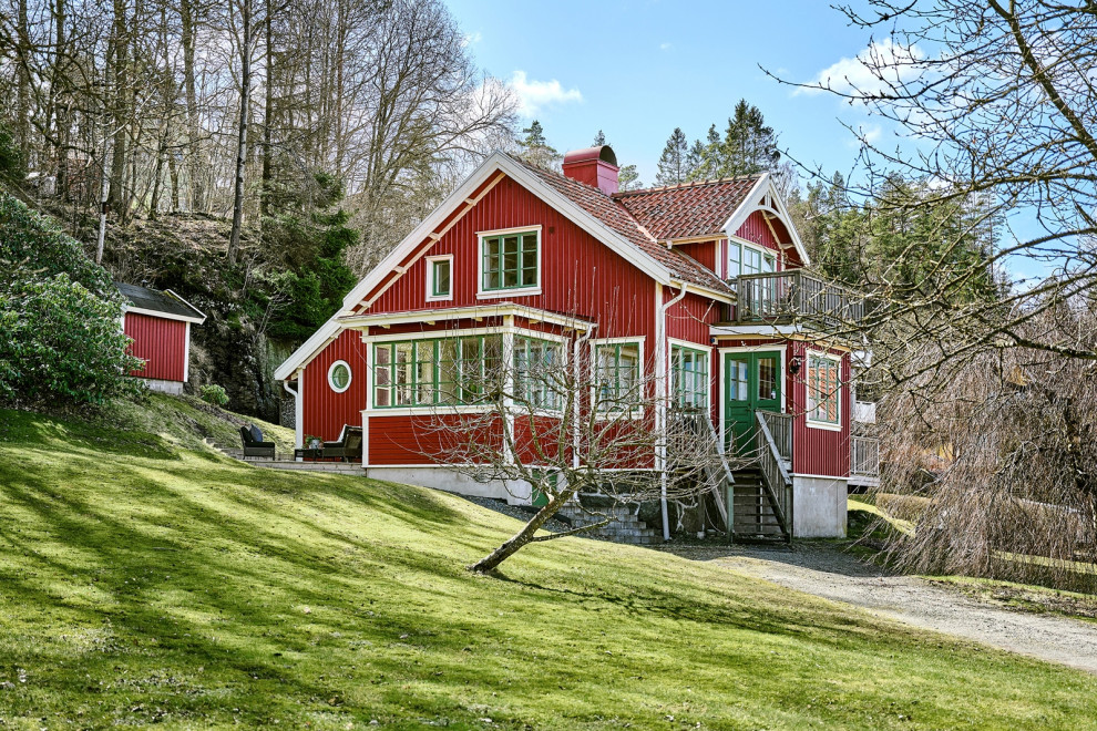 ヨーテボリにある北欧スタイルのおしゃれな家の外観の写真