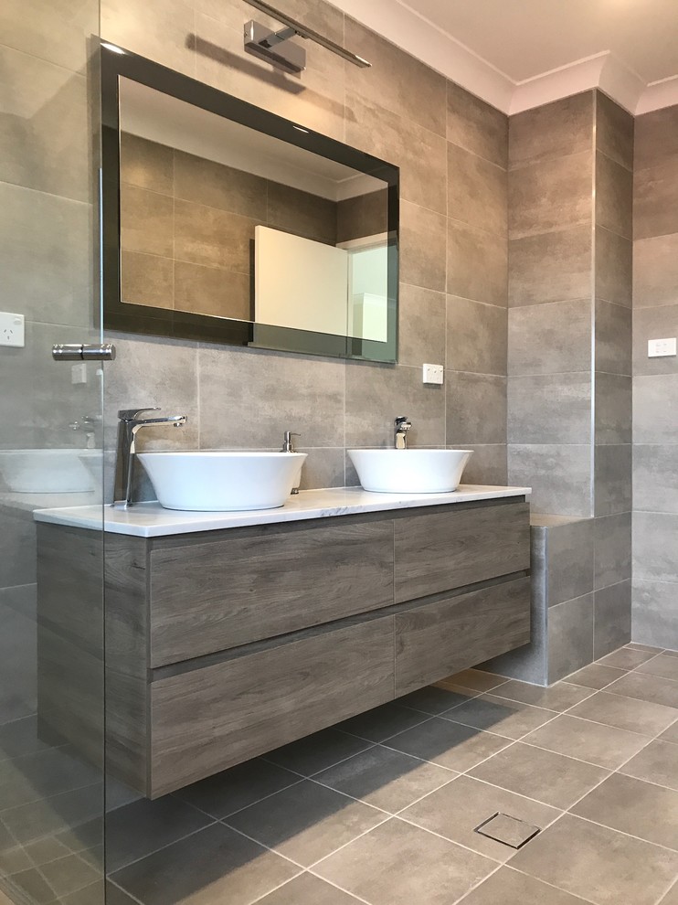This is an example of a contemporary bathroom in Sydney.