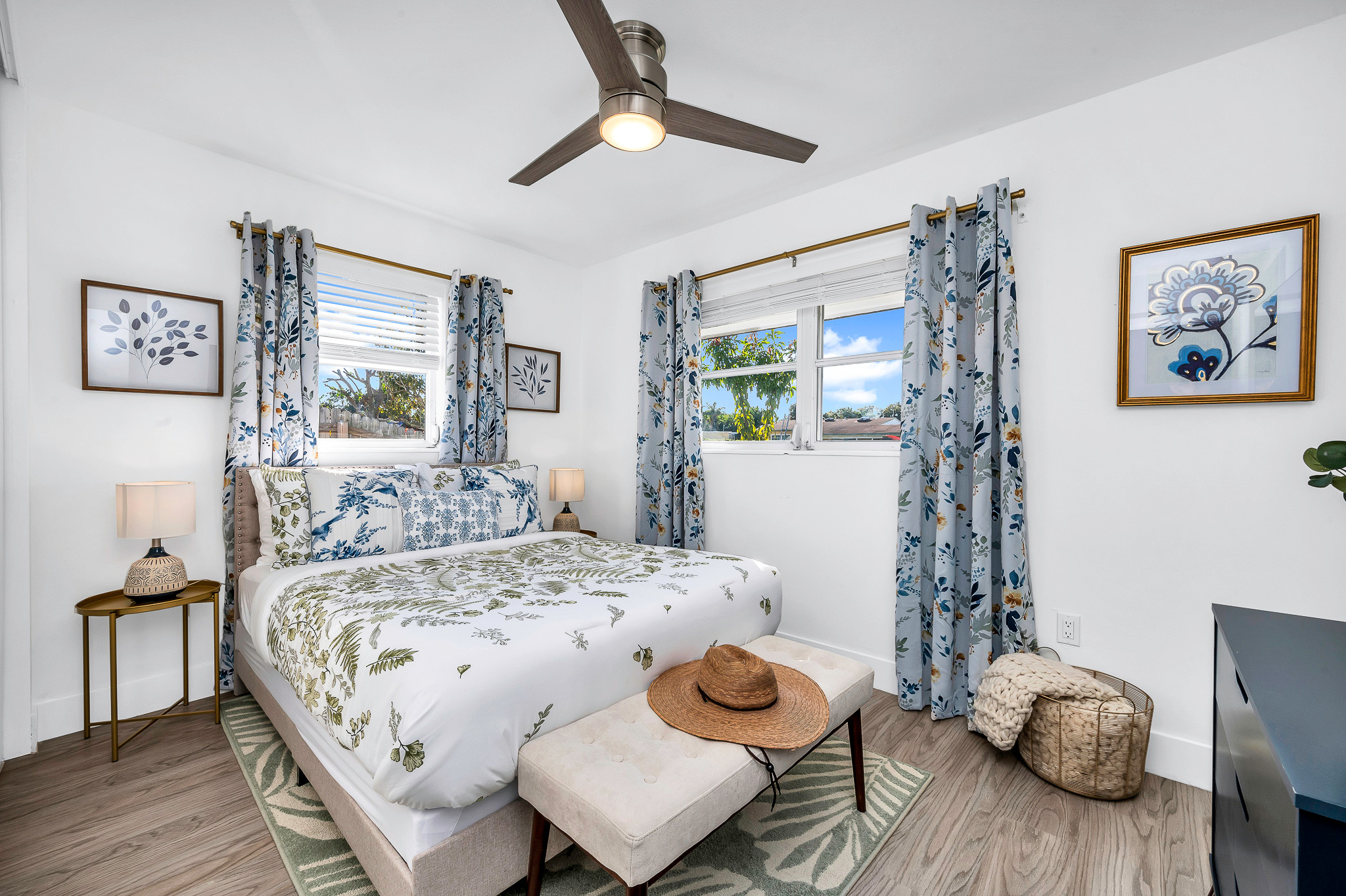Farmhouse bedroom photo in Miami