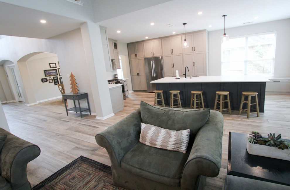 Home design - transitional home design idea in Austin