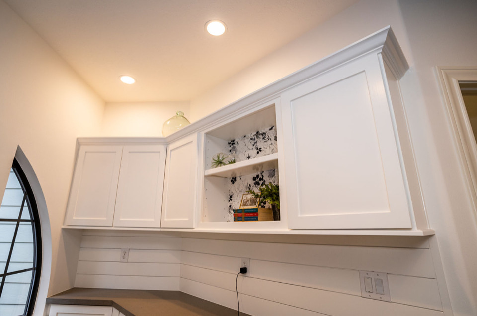 Example of a transitional home design design in Houston