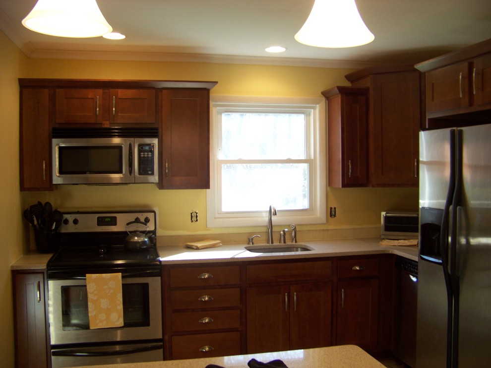 Example of a classic kitchen design in Boston