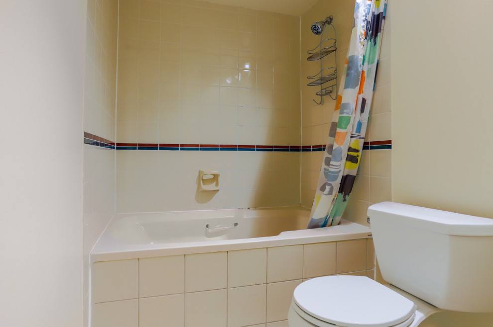 Источник вдохновения для домашнего уюта: ванная комната в стиле неоклассика (современная классика)
