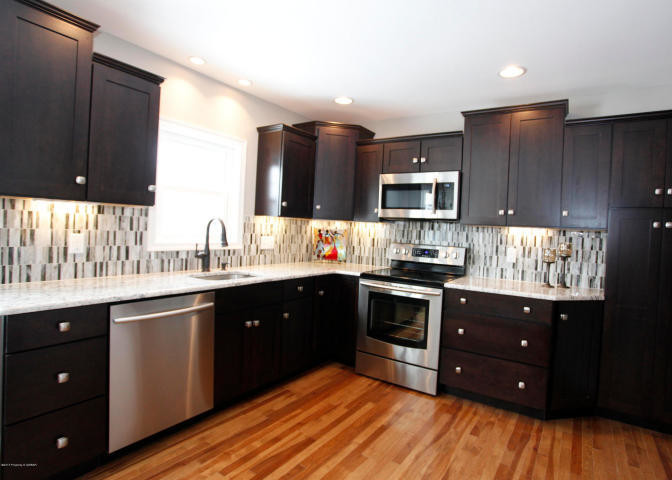 Example of a transitional home design design in Philadelphia