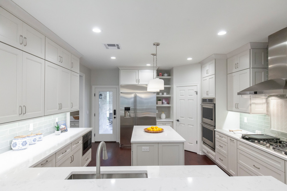 Kitchen - kitchen idea in Austin