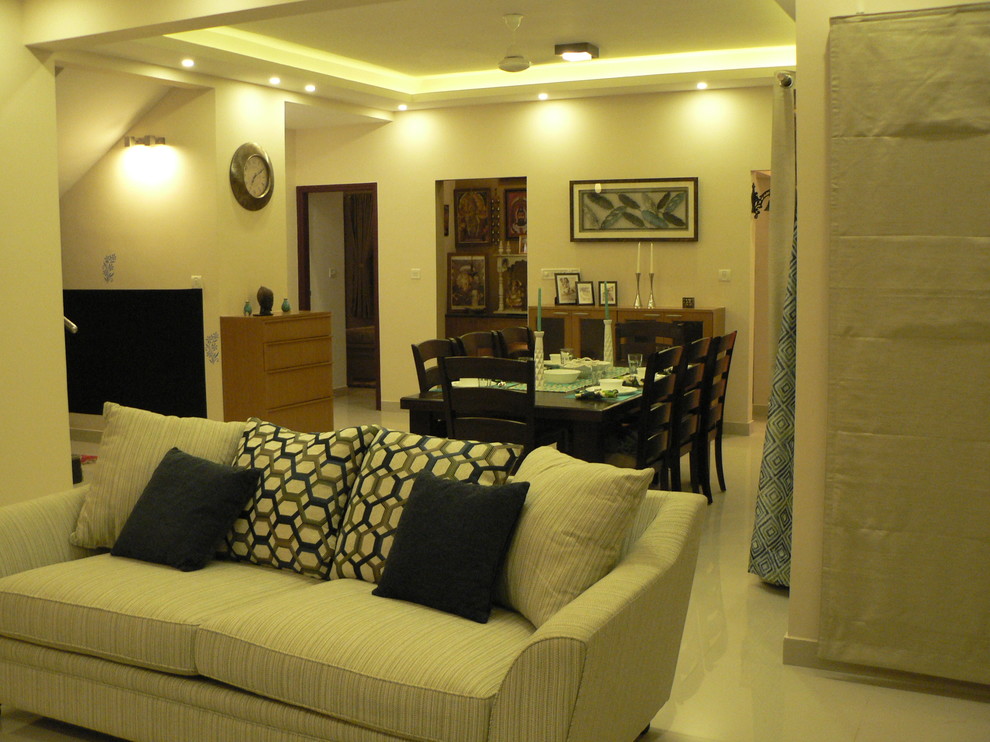 Contemporary living room in Bengaluru.