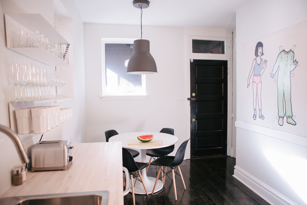 Example of a transitional kitchen design in Chicago