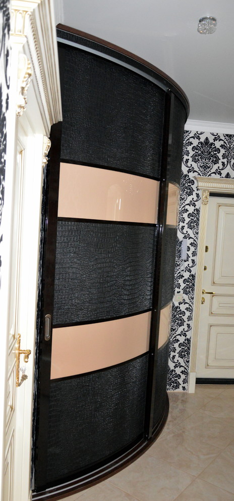 Шкаф в прихожей