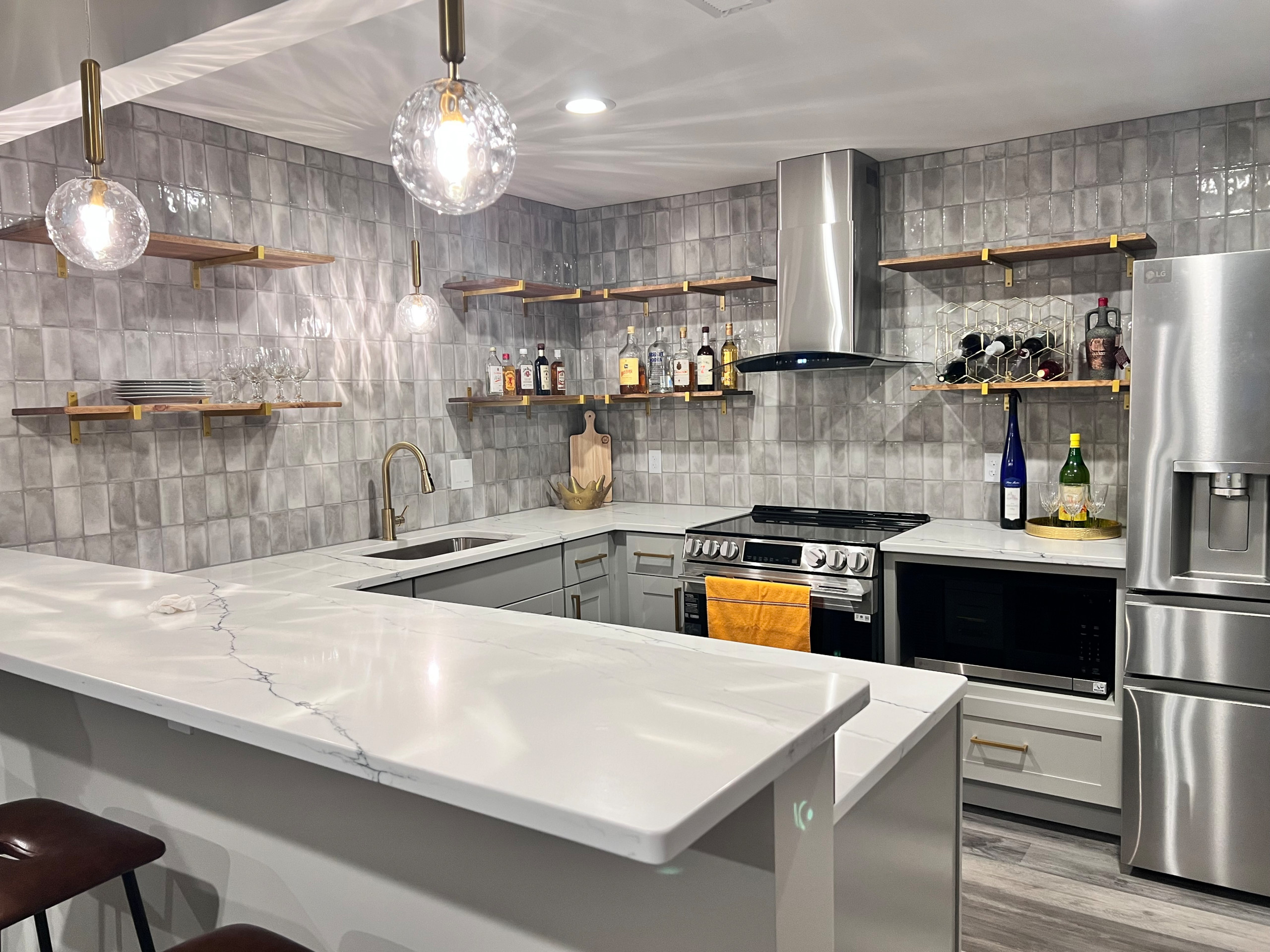 Edoria Basement Bar/Kitchenette