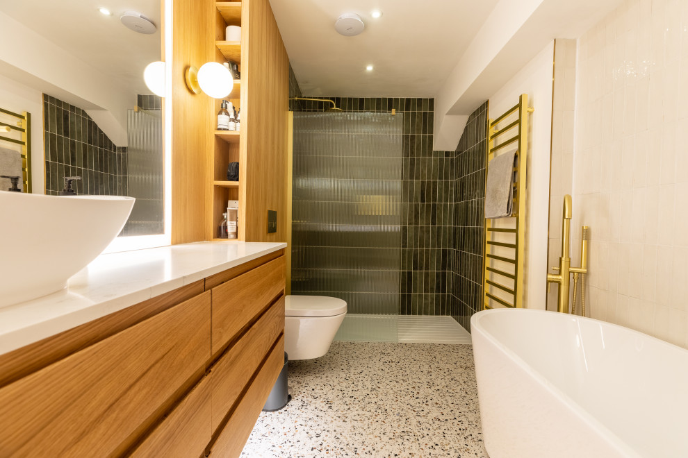 Bathroom - modern bathroom idea in London