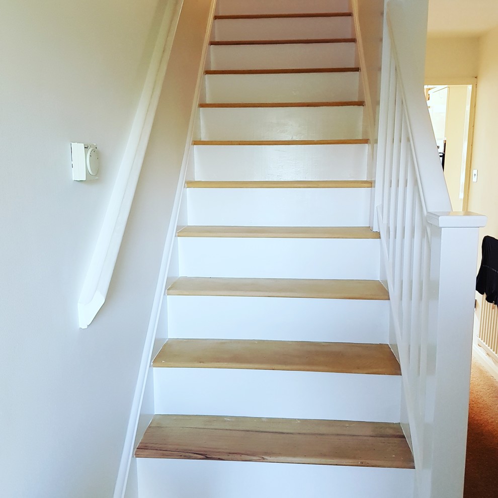 To stain, wax or varnish stairs? | Houzz UK