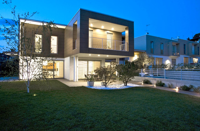 Villa unifamiliare e villa bifamiliare contemporary-exterior