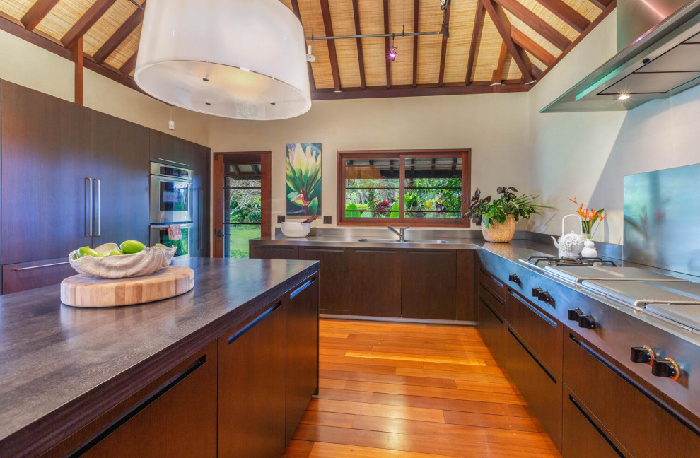 This is an example of a large world-inspired kitchen in Hawaii.