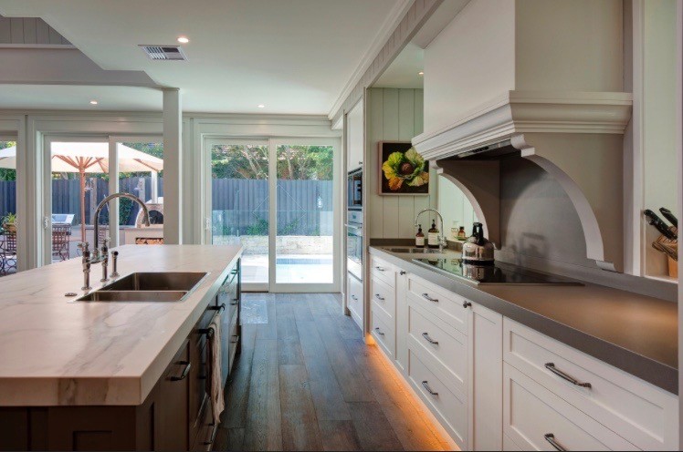 Design ideas for a transitional kitchen in Sydney.