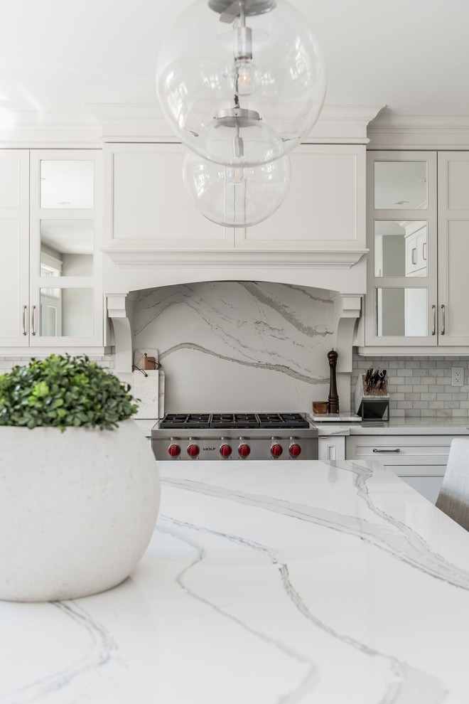 Example of a transitional home design design in Toronto