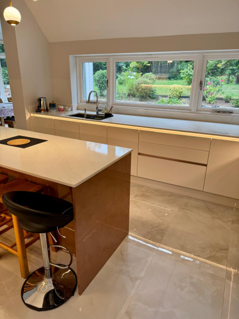 True Handleless Elegence modern-kitchen