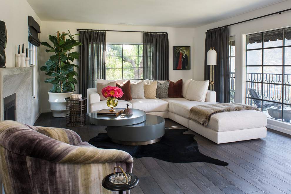 Inspiration for a transitional living room in Los Angeles.