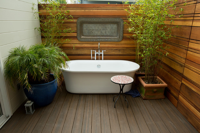 Outdoor Bathtub In Tiny City Garden Eclectic San Francisco
