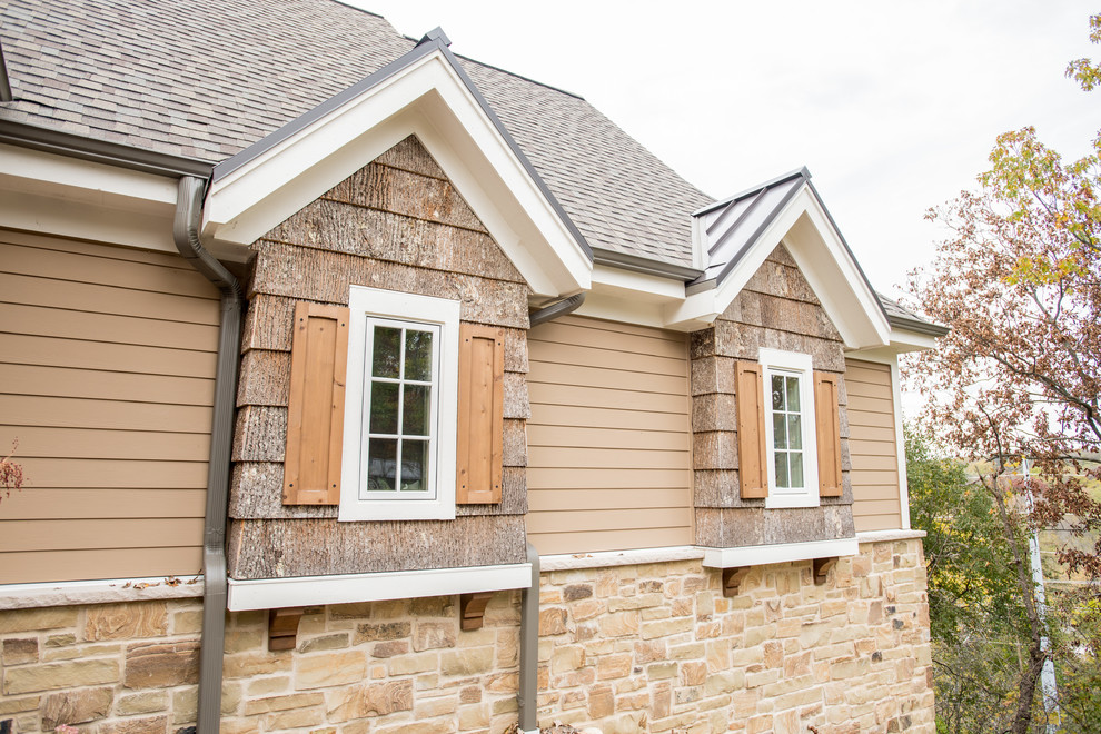 Example of a mountain style home design design in Milwaukee