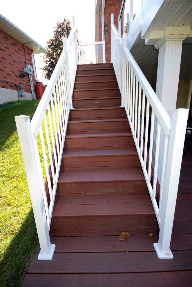 Inspiration for a mid-sized modern backyard deck remodel