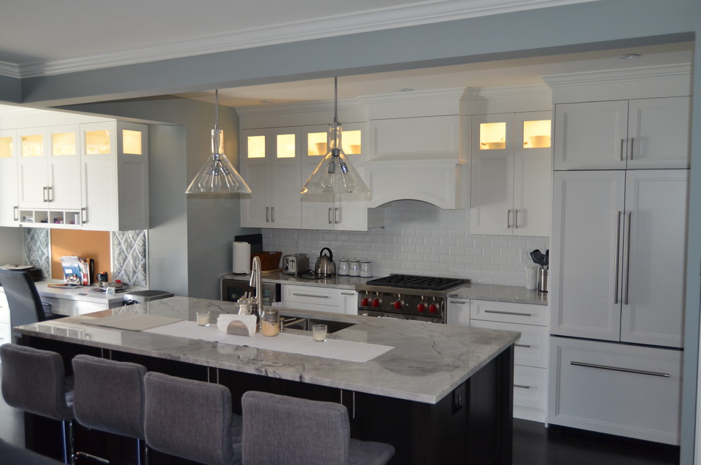 Transitional kitchen photo in Toronto