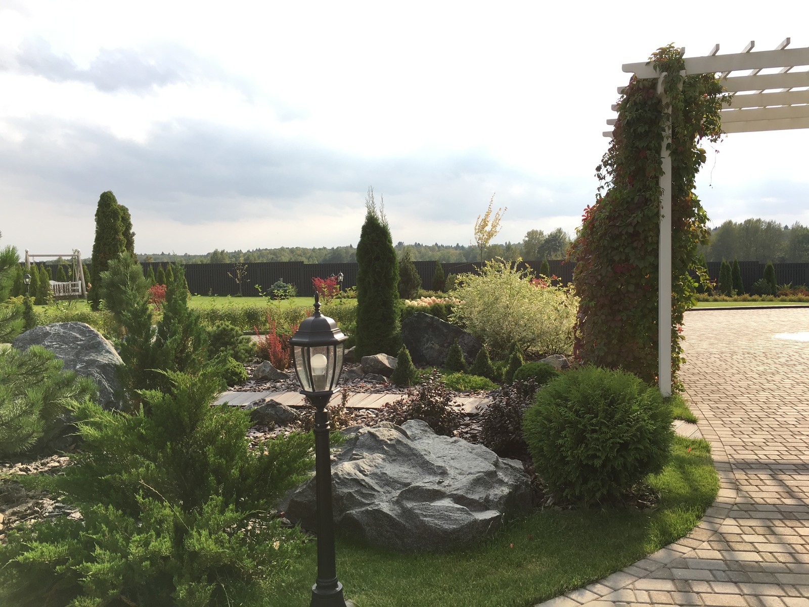 Ландшафтный дизайн сада в поселке "Олимп"