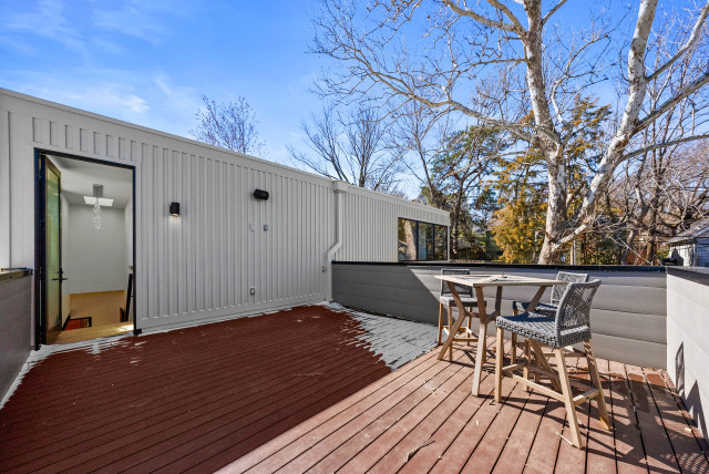 Upper Level Deck modern-traedaeck