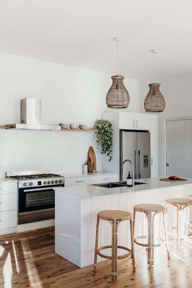 Photo of a beach style kitchen in Wollongong.