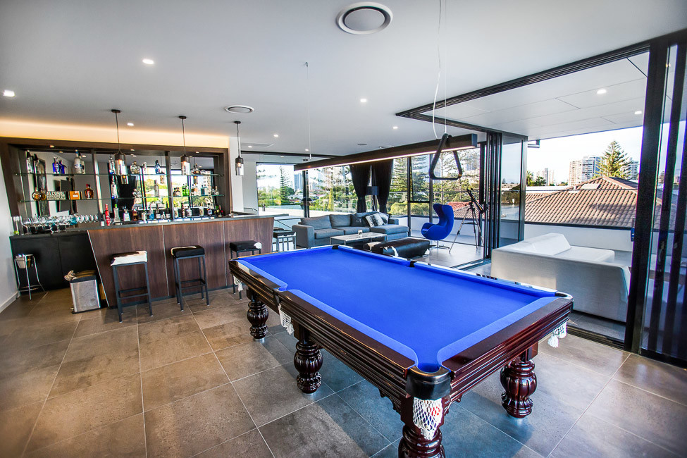 Photo of a modern home bar in Gold Coast - Tweed.
