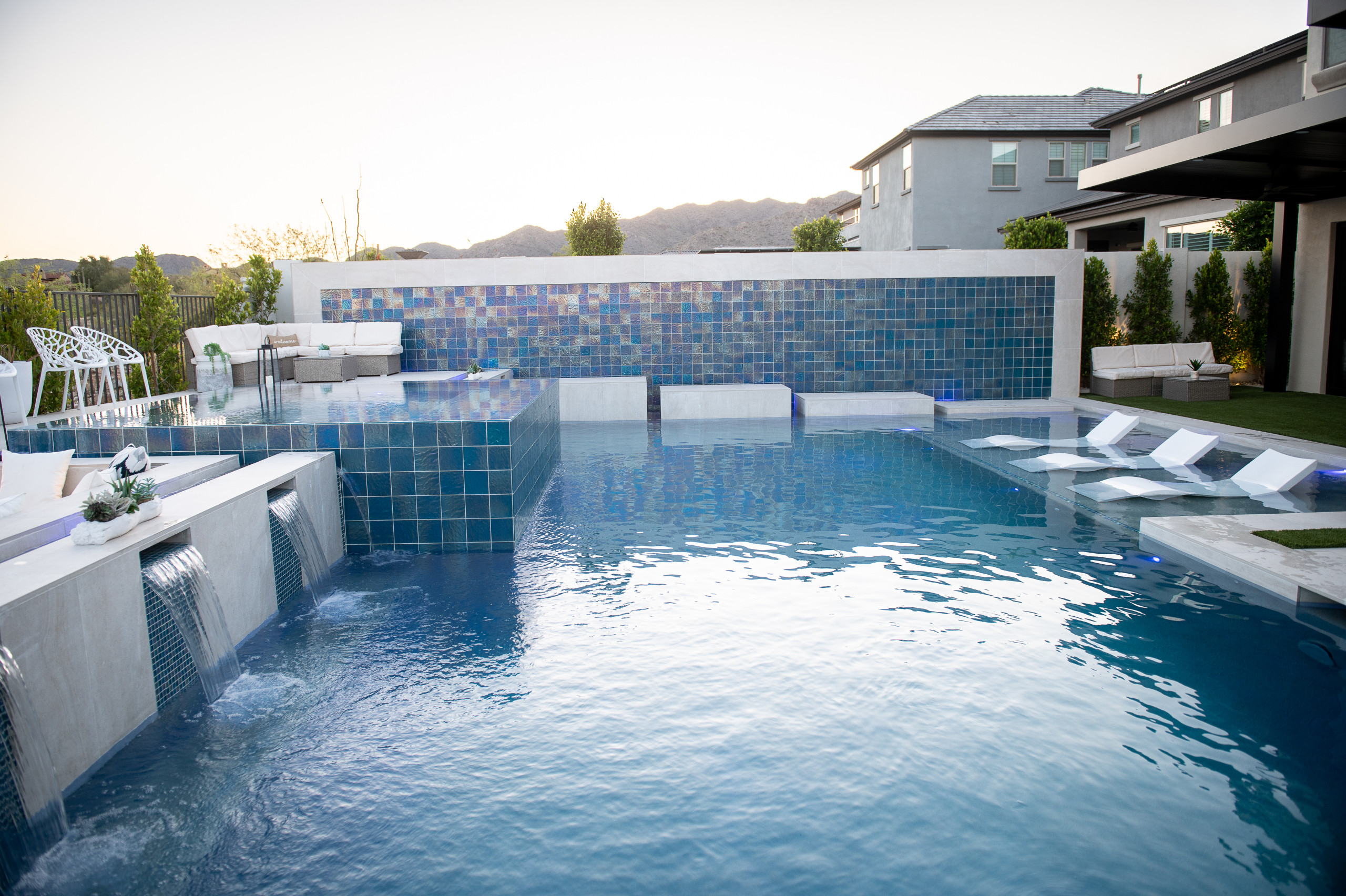 Modern pool/spa/water features