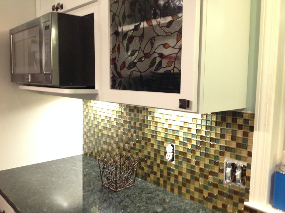 Transitional home design photo in Raleigh