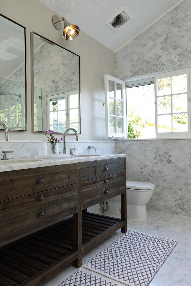 Inspiration for a transitional bathroom in Los Angeles.