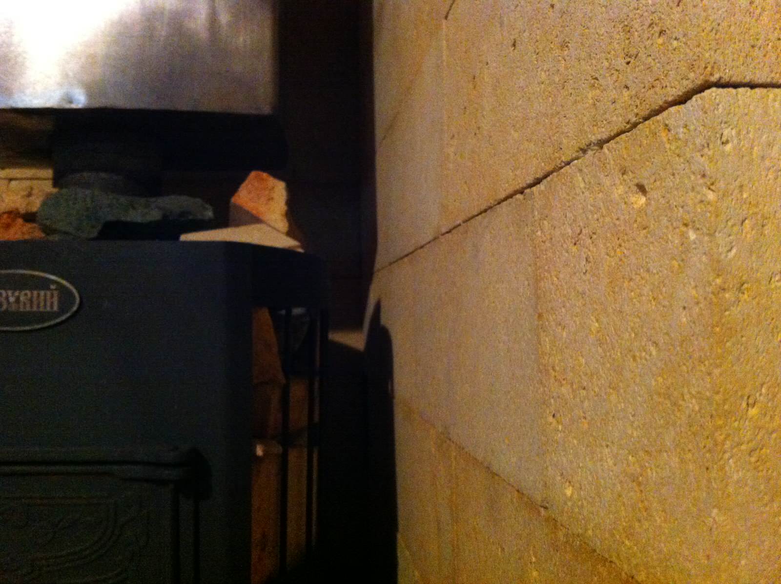 Угловая  перегородка из камня