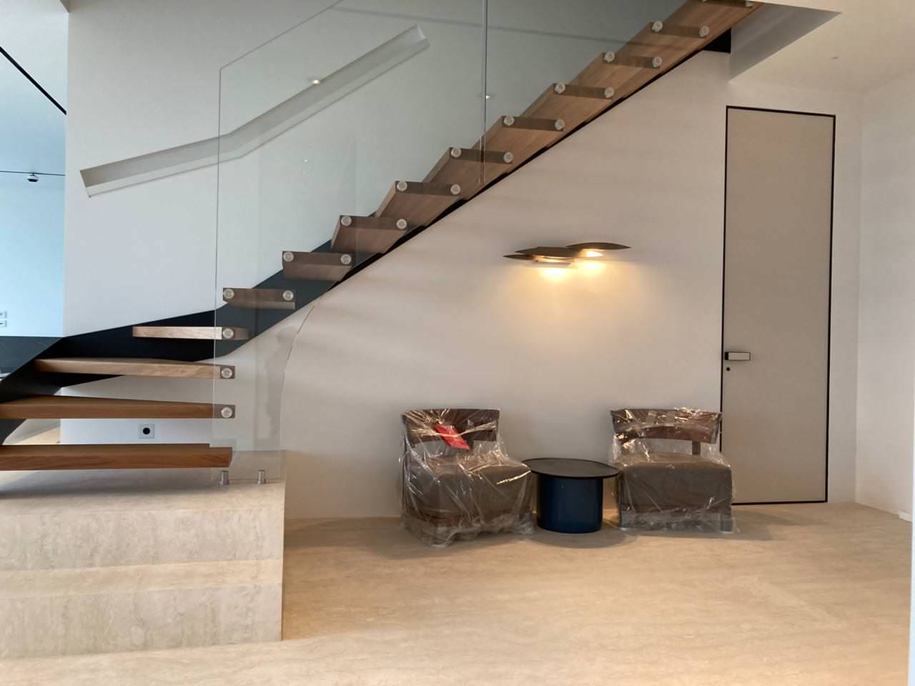 Современная лестница в квартире